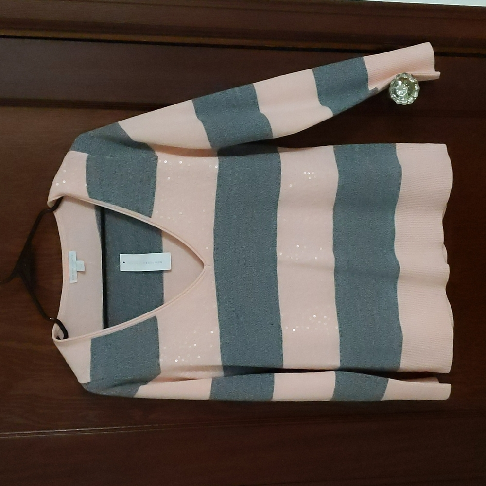 New with Tags New York & Company Light Pink & Gray V Neck Stripe Sweater Sz M